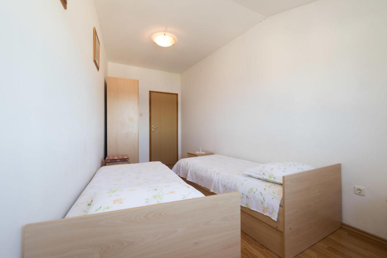 Apartments Jaksa Vis Eksteriør billede