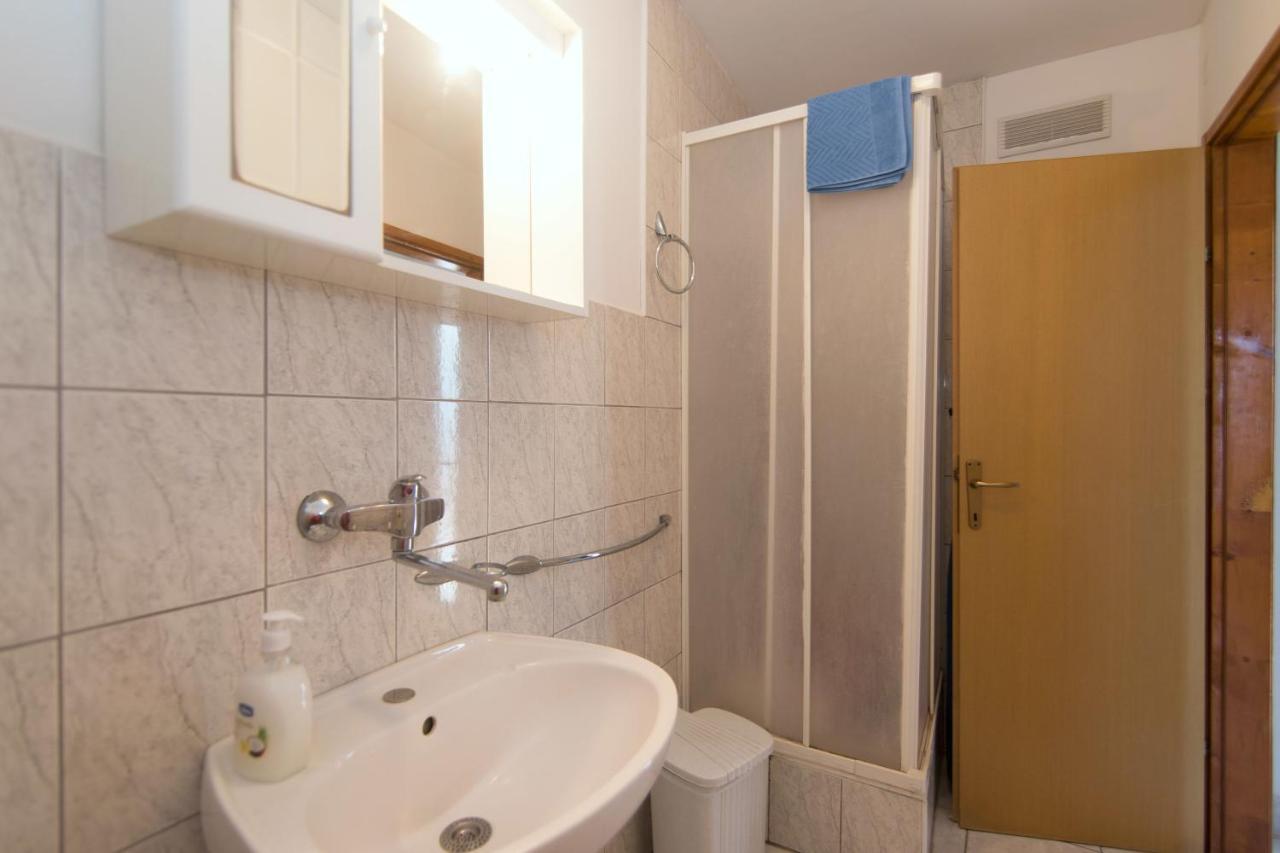 Apartments Jaksa Vis Eksteriør billede