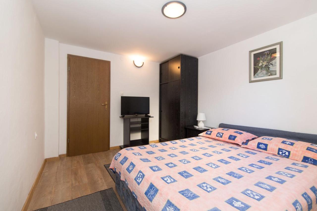 Apartments Jaksa Vis Eksteriør billede