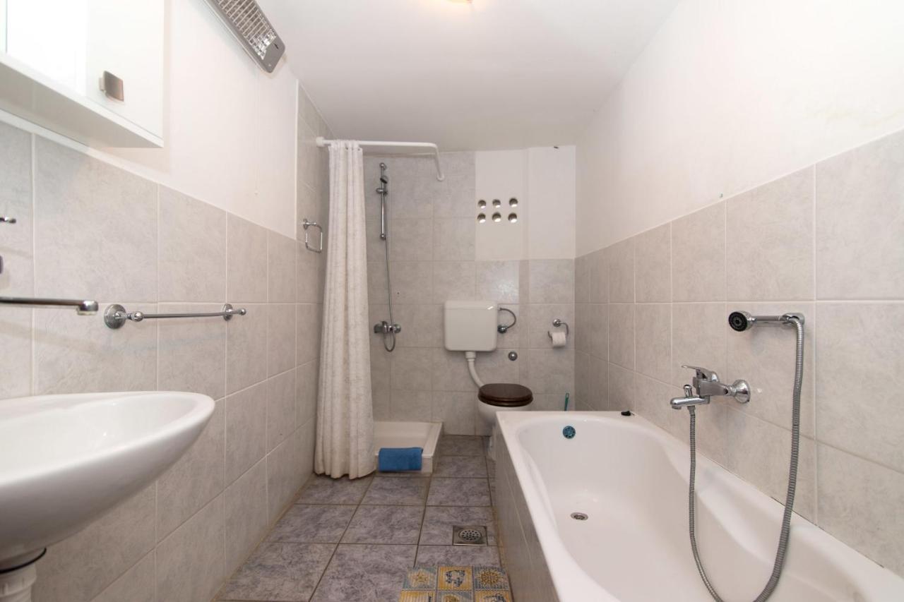 Apartments Jaksa Vis Eksteriør billede